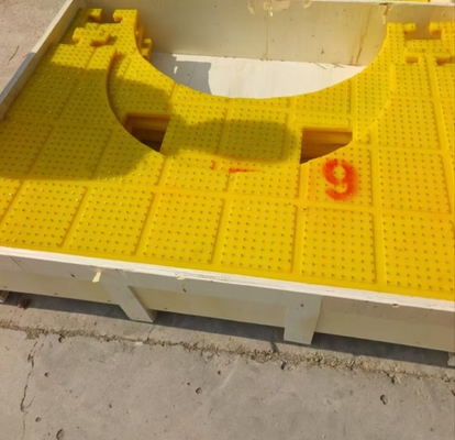 2200X1800 MM Tabela giratória Material de esteira antiderrapante PU Amarelo com unhas de aço