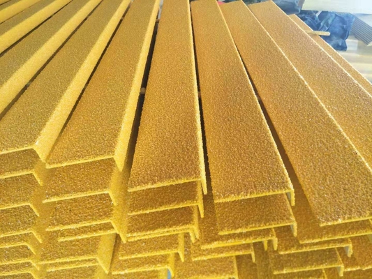 FRP Anti-derrapante Escalinha de nariz Anti-derrapante Tapete de revestimento de superfície Resina ISO AS4586 para escada de campo petrolífero